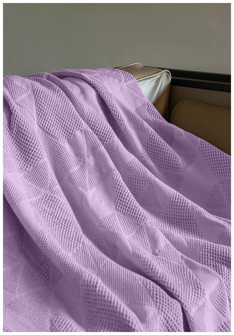 Жаккардовый плед LOVEME 150х190см на диван или кровать, цвет сиреневый (лаванда) - фотография № 3