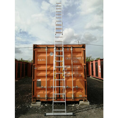 Алюминиевая трёхсекционная лестница 3х10 63 м усиленная Комбат 19400₽