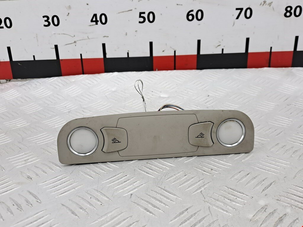 Плафон салонный Audi Q7 4L 4L0947111B арт. 1570399