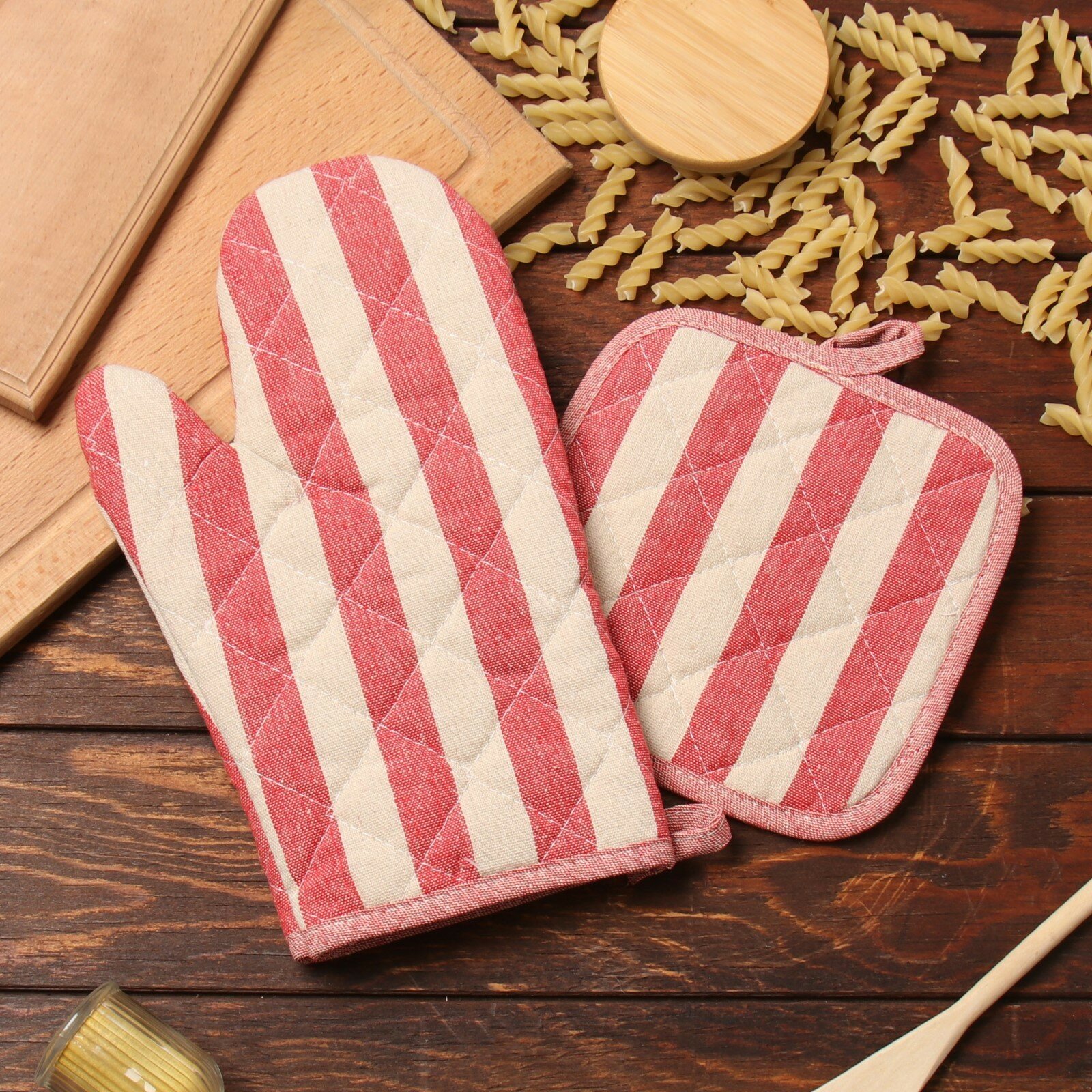 Новый год. Набор кухонный Доляна Полоса цв. красный варежка-прих.28х17см прихватка 17х17 50% п/э 50% хл 10