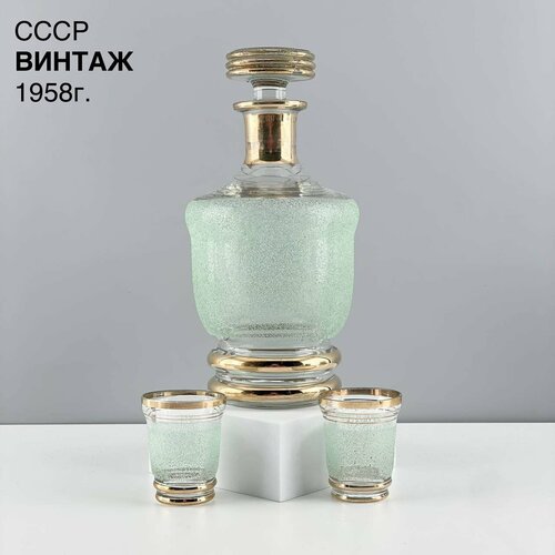 Винтажные графин и стопки 