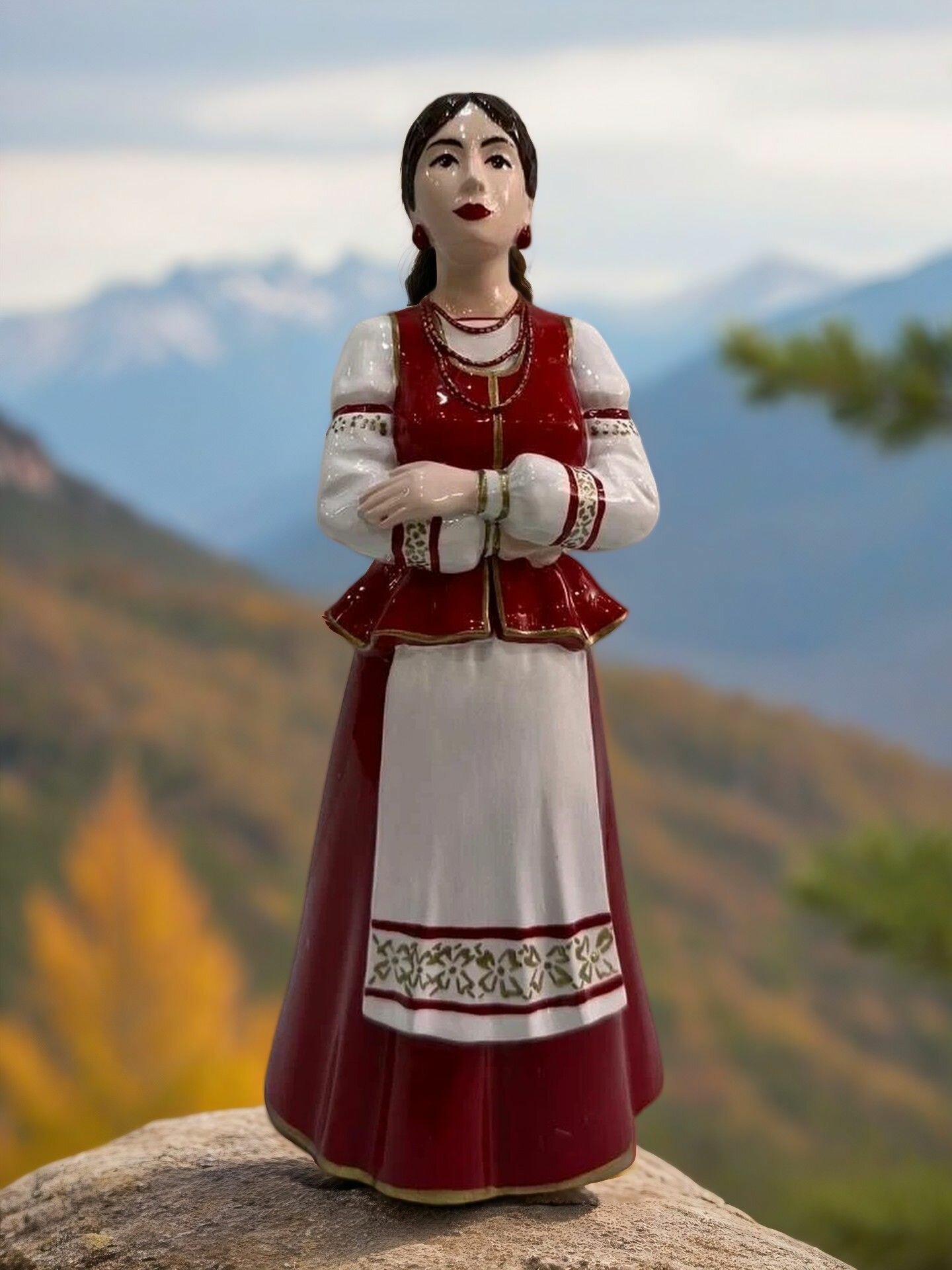 Статуэтка Казачка, высота 22 см, литьевой мрамор, цвет ручная роспись