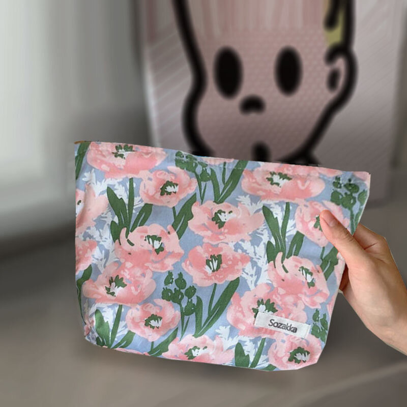 Косметичка ширина: 5 см. 