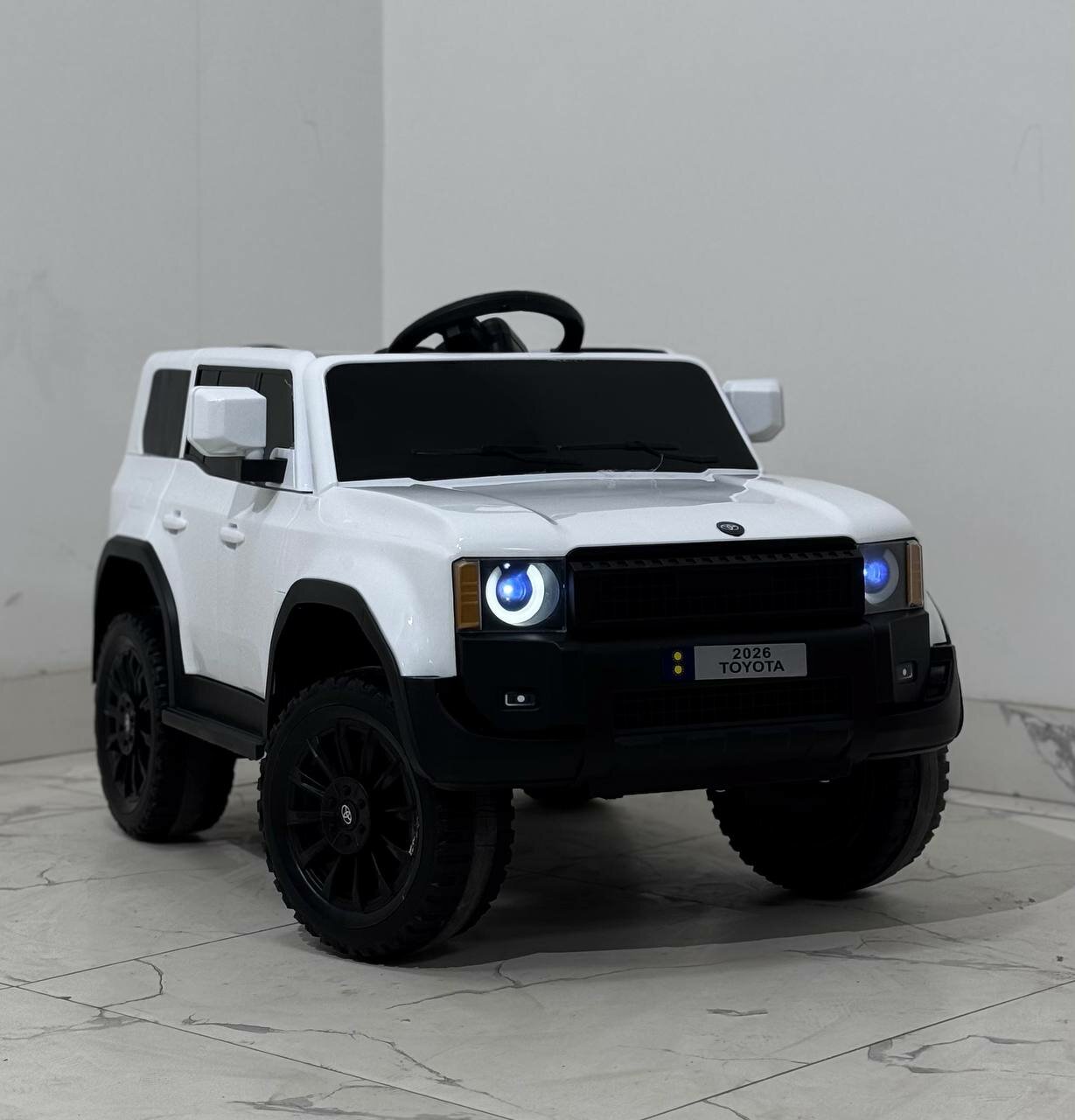 Электромобиль Scooteri "Toyota Prado", для детей 3-8 лет, двухместный, LED-освещение, чёрный, белый