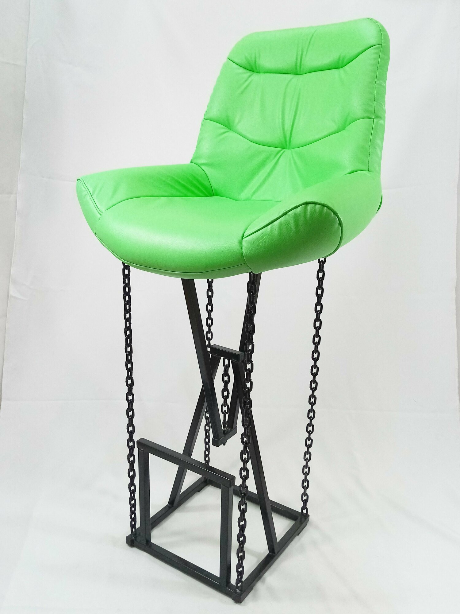 Барный стул на цепях Лофт Grand, кожа зеленая, каркас черный (высота сиденья 87 см)