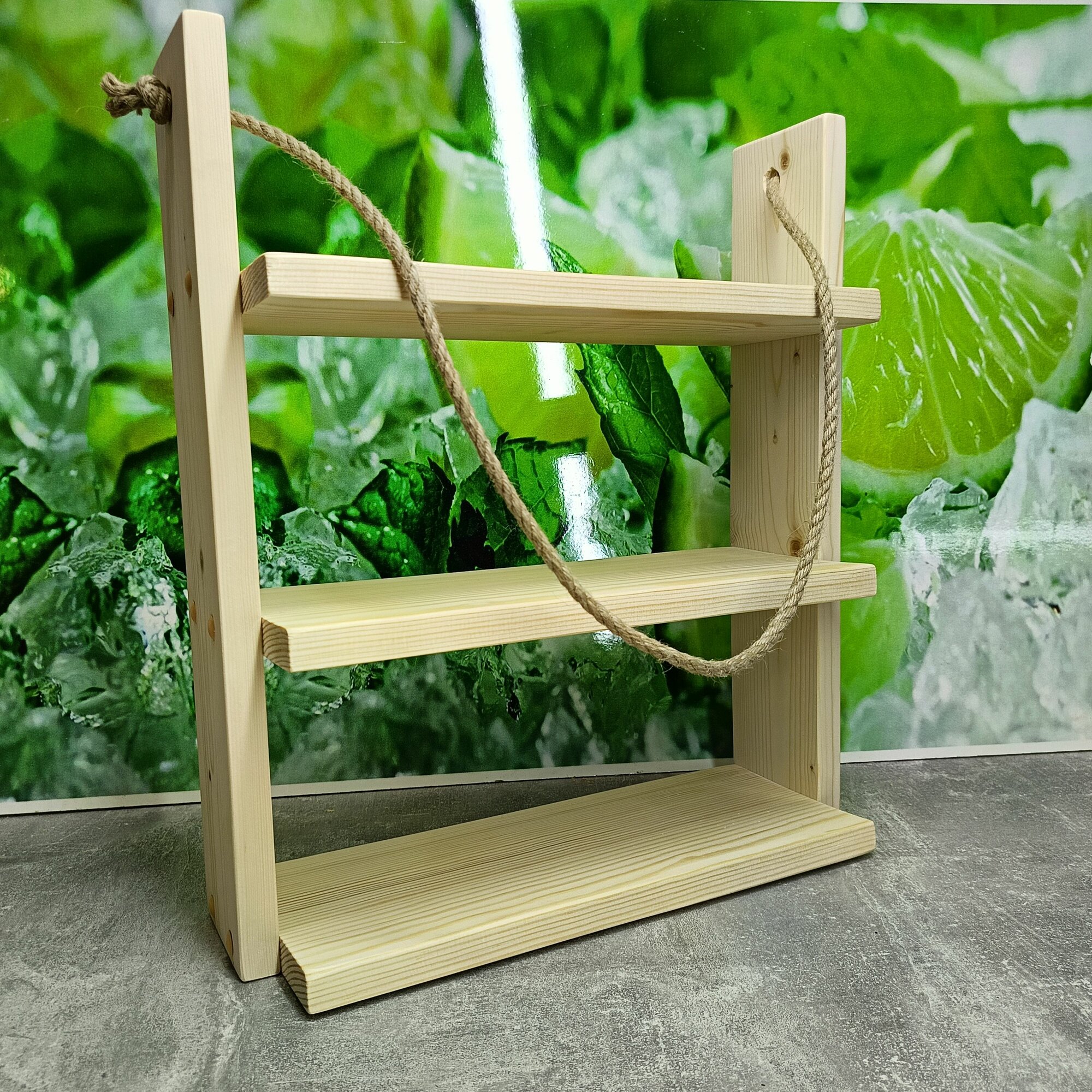 фото Полка навесная настенная деревянная