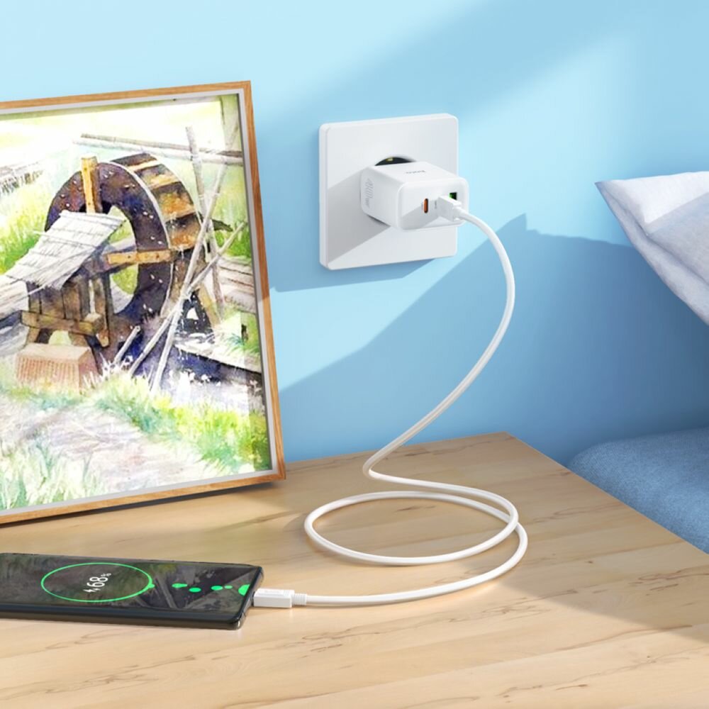 СЗУ HOCO C126A Pure 1xUSB, 2xUSB-C, 3А, PD40W, QC3.0, GaN (белый) — фото 1