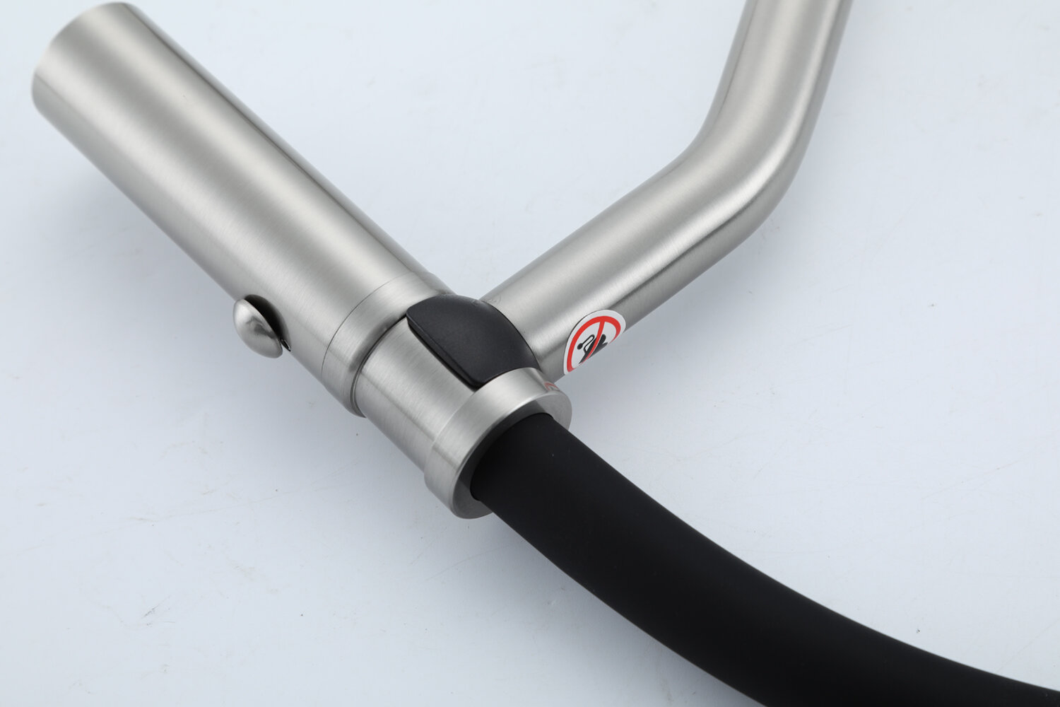 Смеситель для кухни с гибким изливом Gappo G4098-15 сатин/черный — фото 1