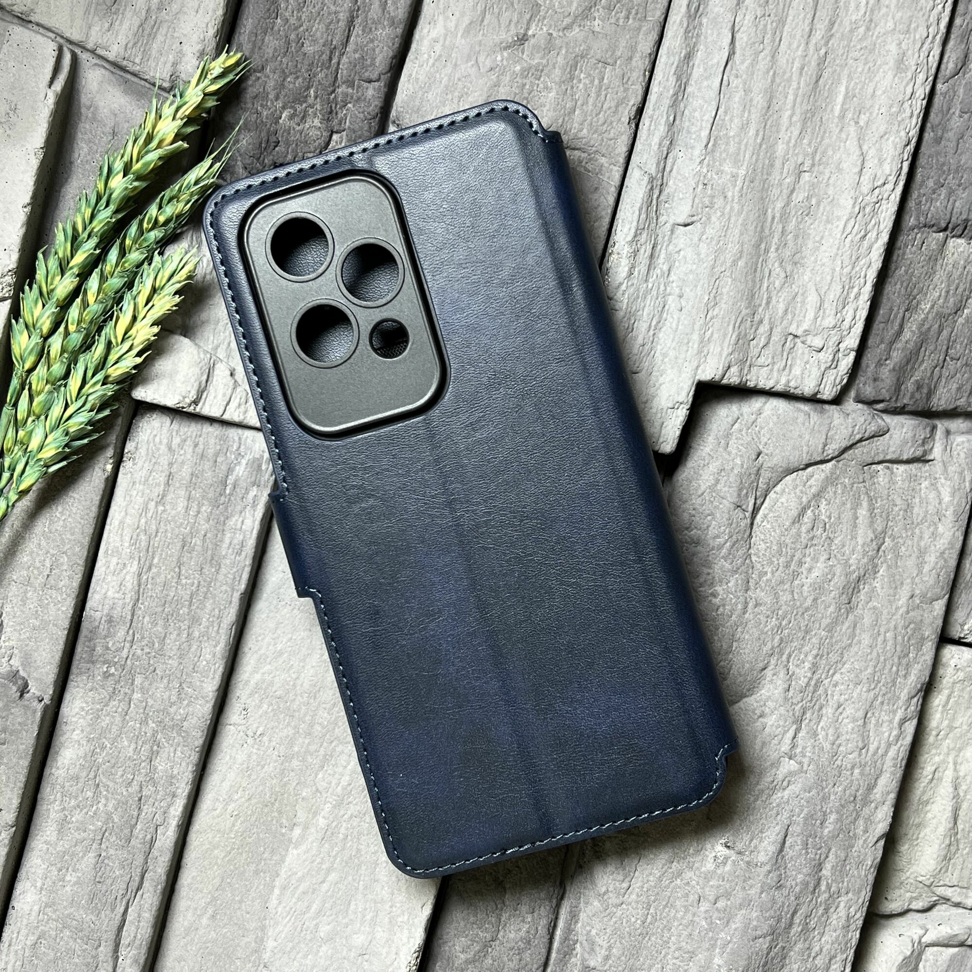 Чехол книжка для Honor 200 Lite c магнитной застежкой / Хонор 200 Лайт c хлястиком и отделением под карты , с функцией подставки , синий — фото 1