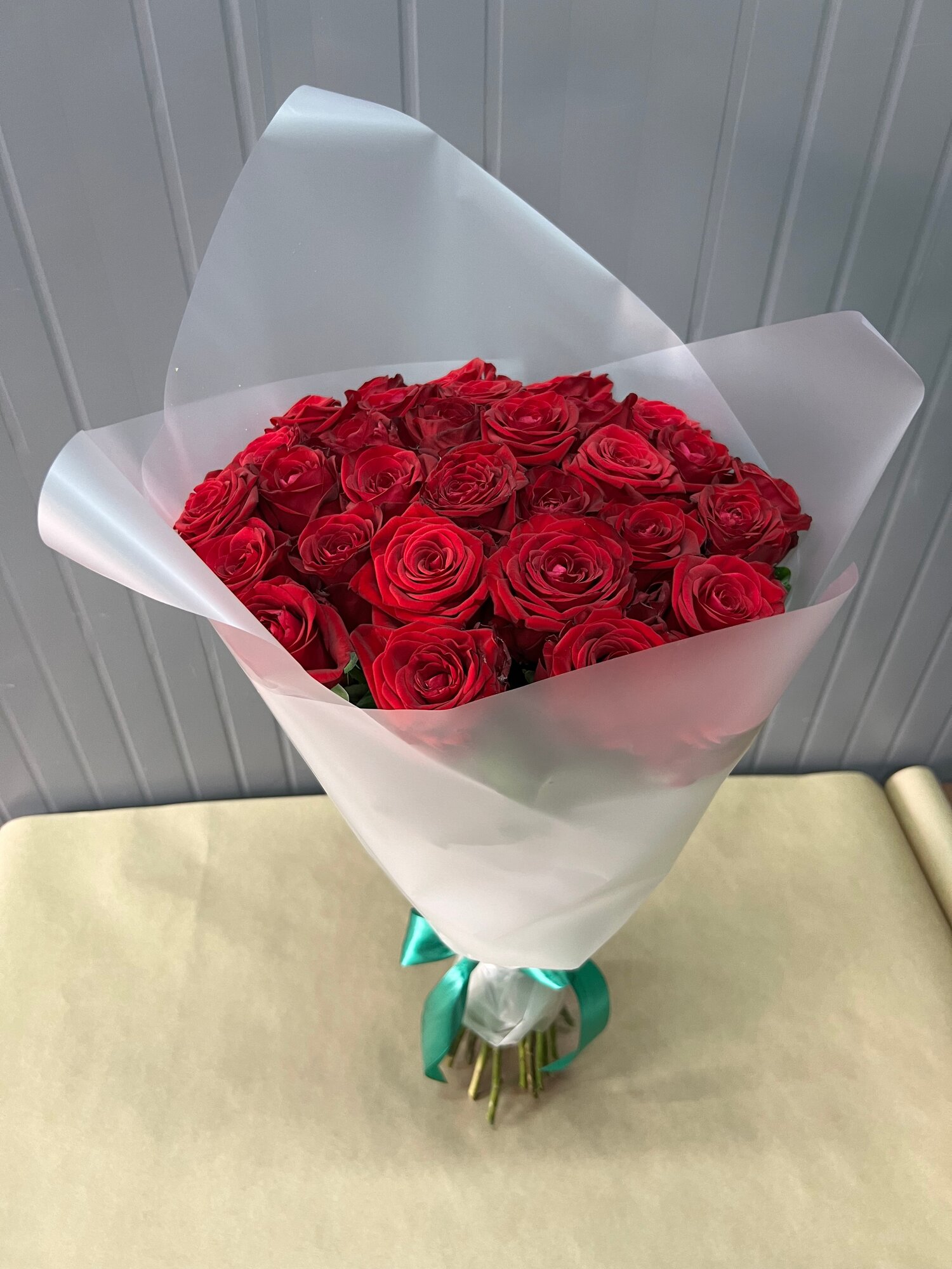 Букет из 33 красных роз 60см