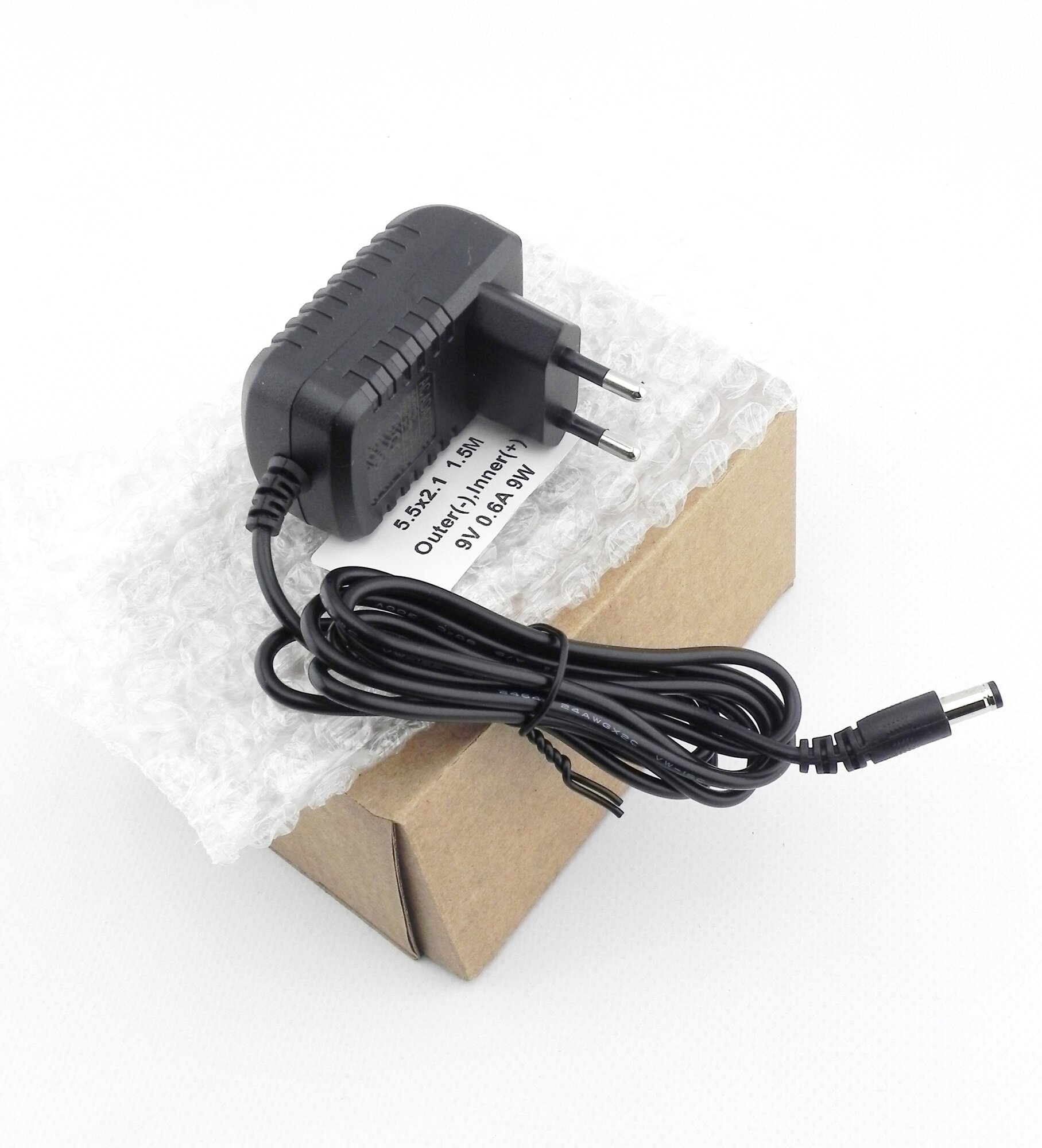 Универсальный блок питания 9V 0.6A 6W 5.5*2.1 прямой штекер (long) 1,5м — фото 1