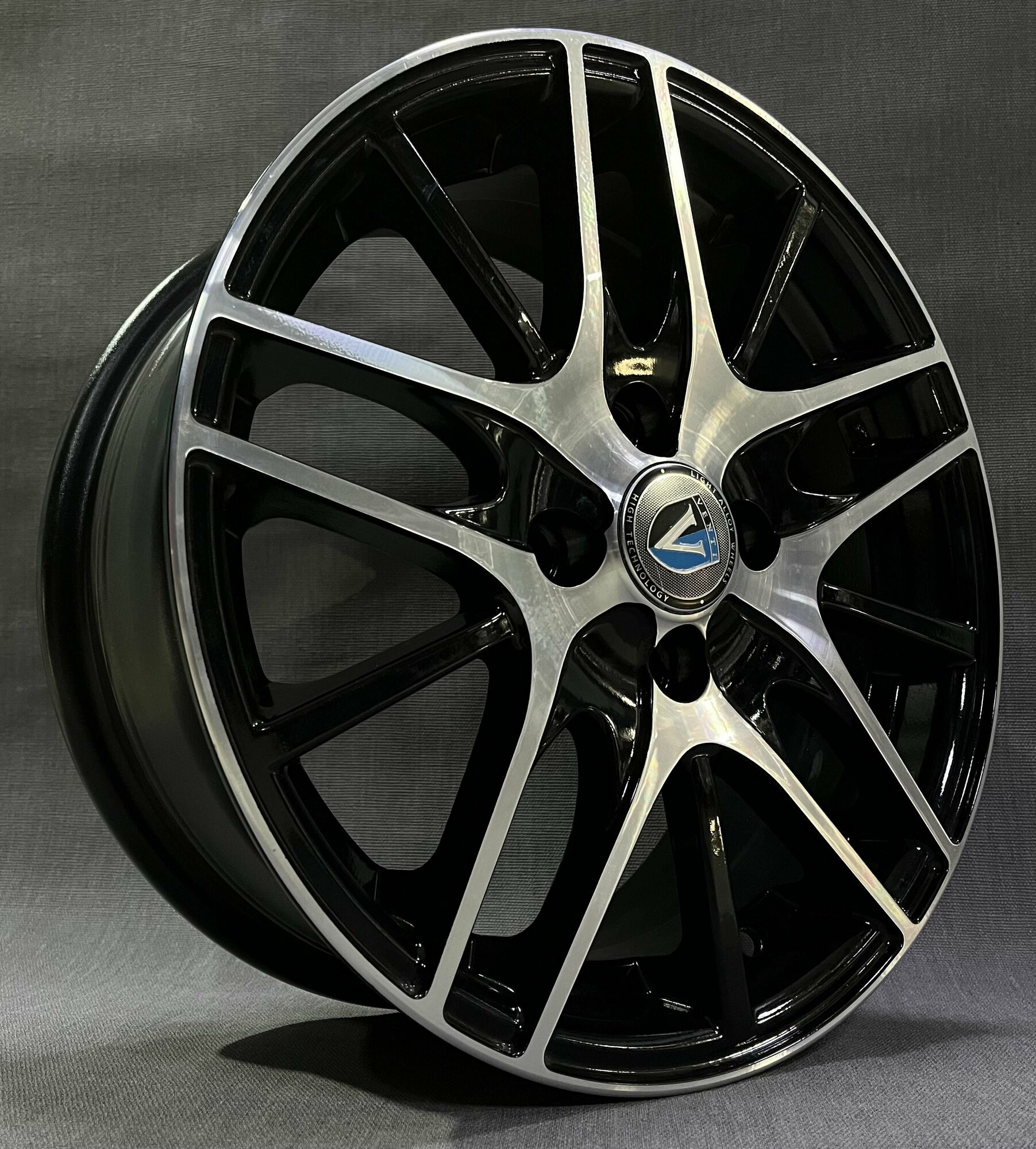 Колесный диск 6*15 pcd4*100 et45 d60.1 чёрный с алмазной проточкой