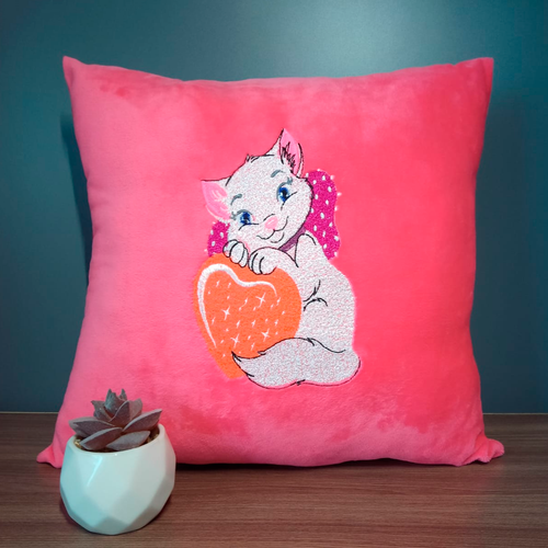 Подушка декоративная с вышивкой 