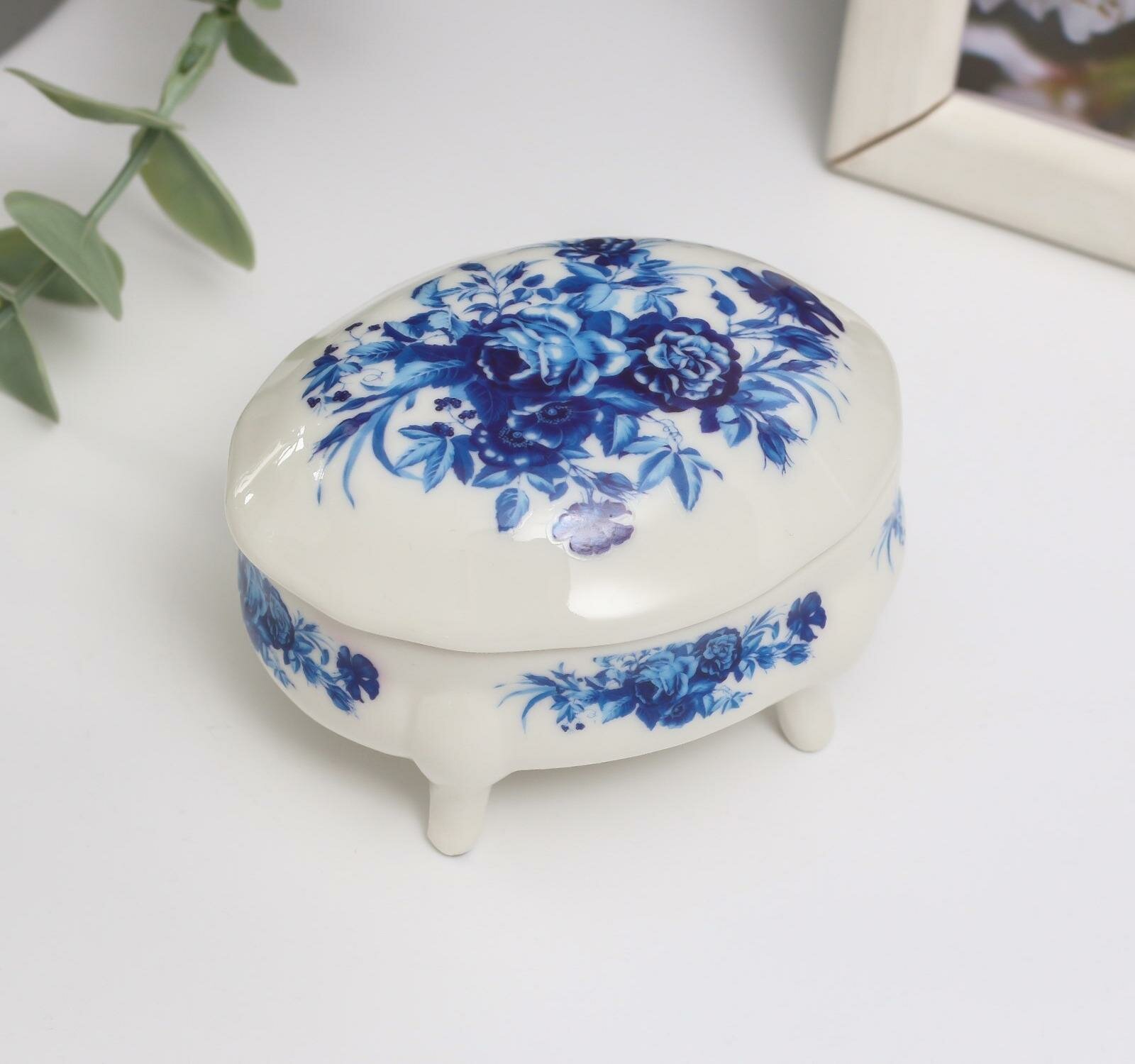 фото Шкатулка керамика на ножках "Синие цветы" 6,1х7,7х4,8 см