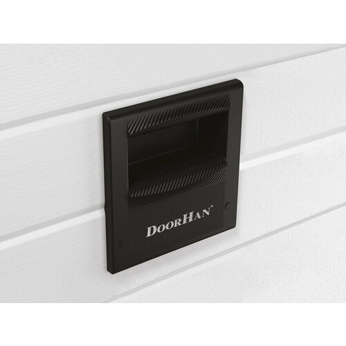 Фирменная ручка-ступенька DoorHan для промышленных секционных ворот (на панель полотна промышленных ворот всех типов подъема)