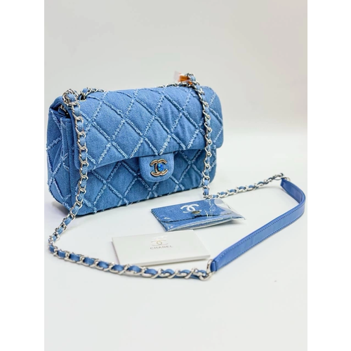 Сумка кросс-боди BDM ENGE, фактура рельефная, голубой