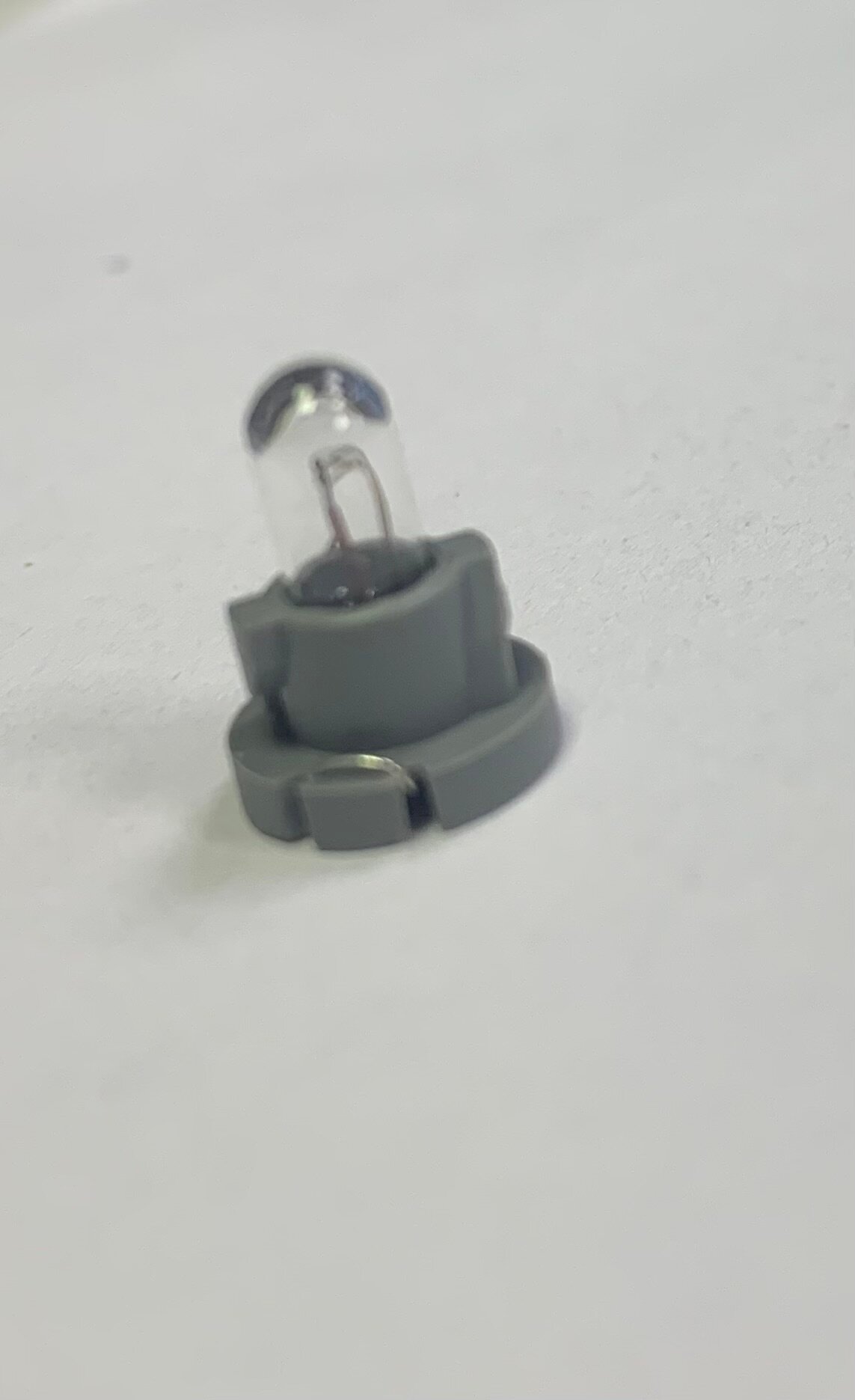 фото Лампа патрон 6мм KoiTo 14В80мА 1563 N9201-11125