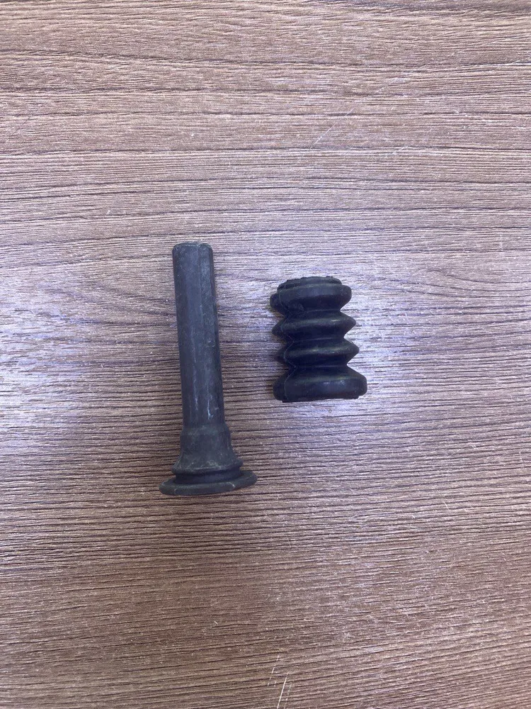 Направляющая суппорта переднего (1 шт) Chery Amulet Fora QQ6 Tiggo Tiggo FL (задние, пыльник оставлять старый) Eastar Bonus Very A13 M11 M12 Lifan X60 Чери Амулет Фора КЮКЮ6 КЬЮКЬЮ6 Тиго Тиго ФЛ Истар Бонус Вери