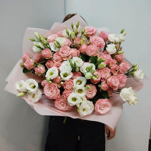 Изображение товара Авторский букет "Для любимой" из эустомы и кустовой пионовидной розы