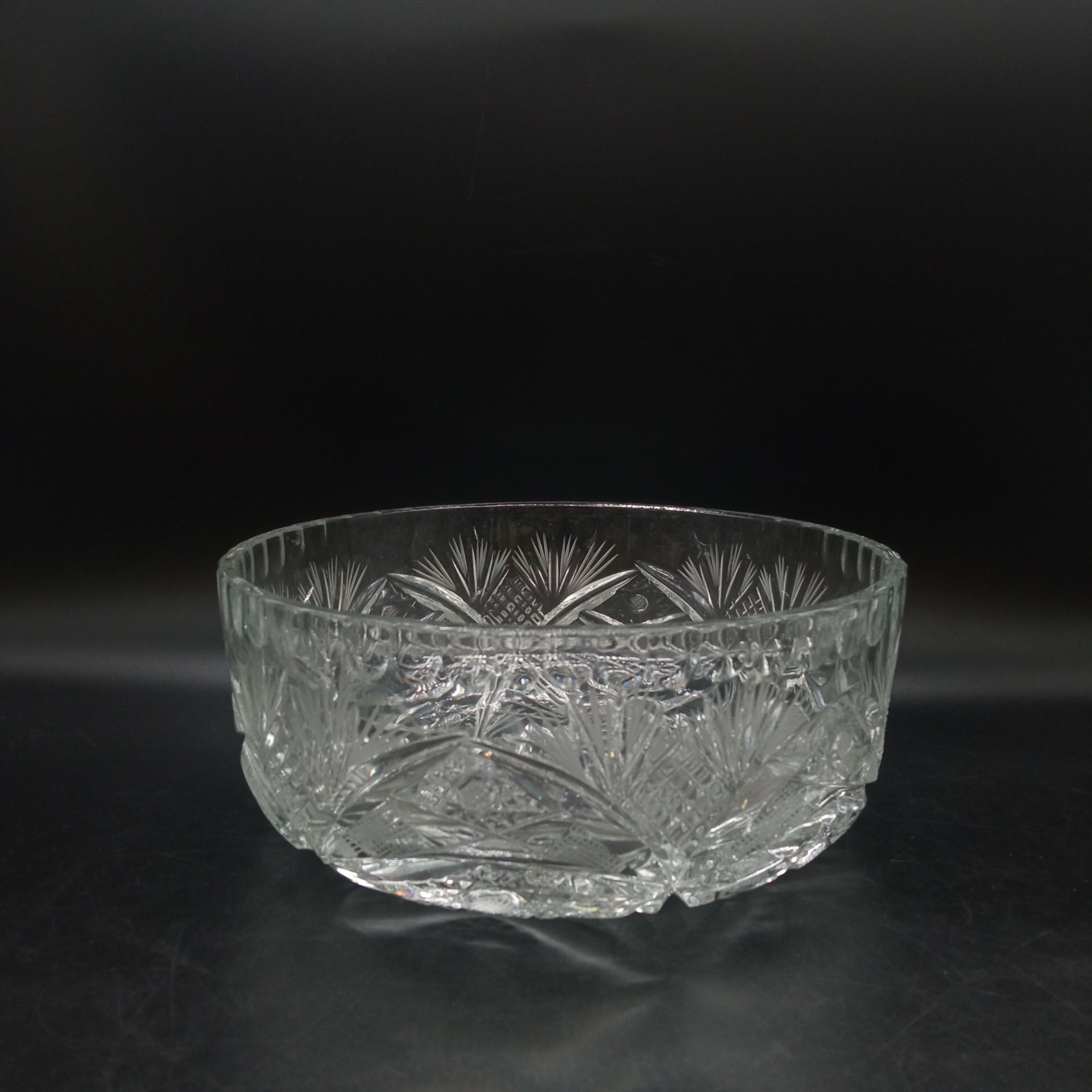 фото Салатник (фруктовница) круглой формы с рельефным декором, хрусталь