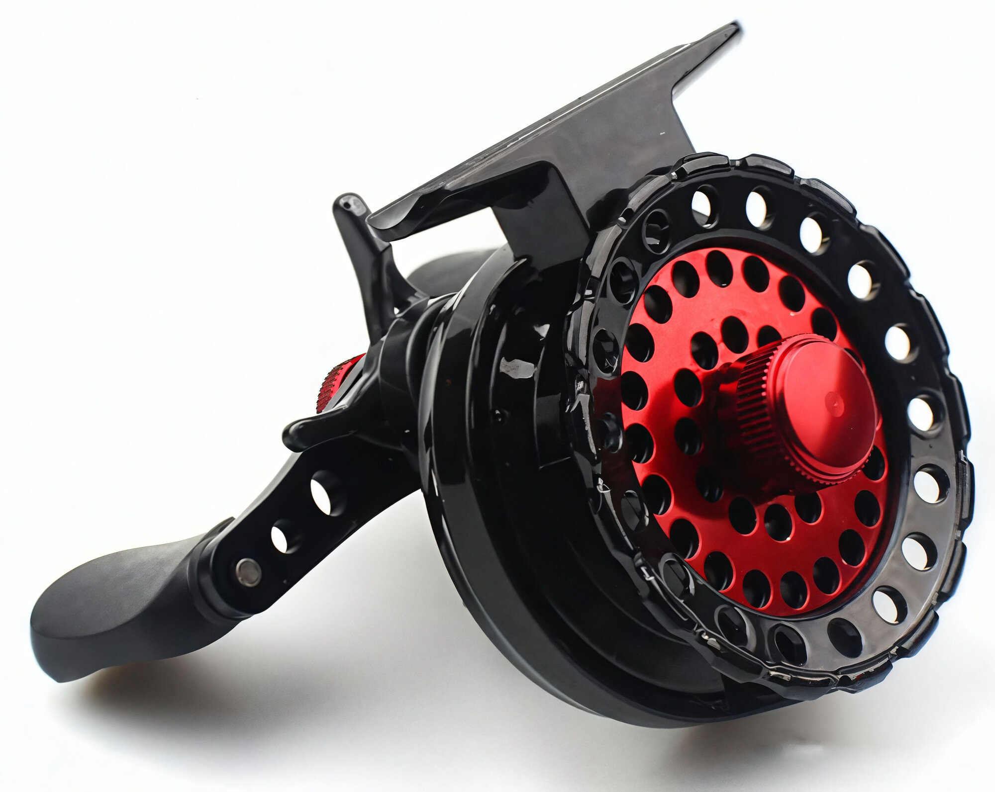 Зимняя мультипликаторная катушка "LINNHUE Marlin 60"