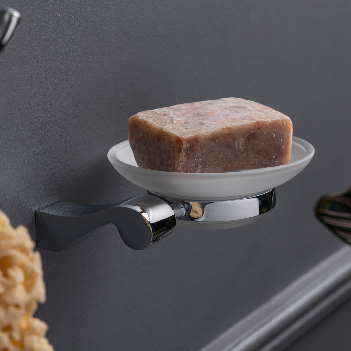 Мыльница для ванной стеклянная настенная Luma VERRAN цвет Хром