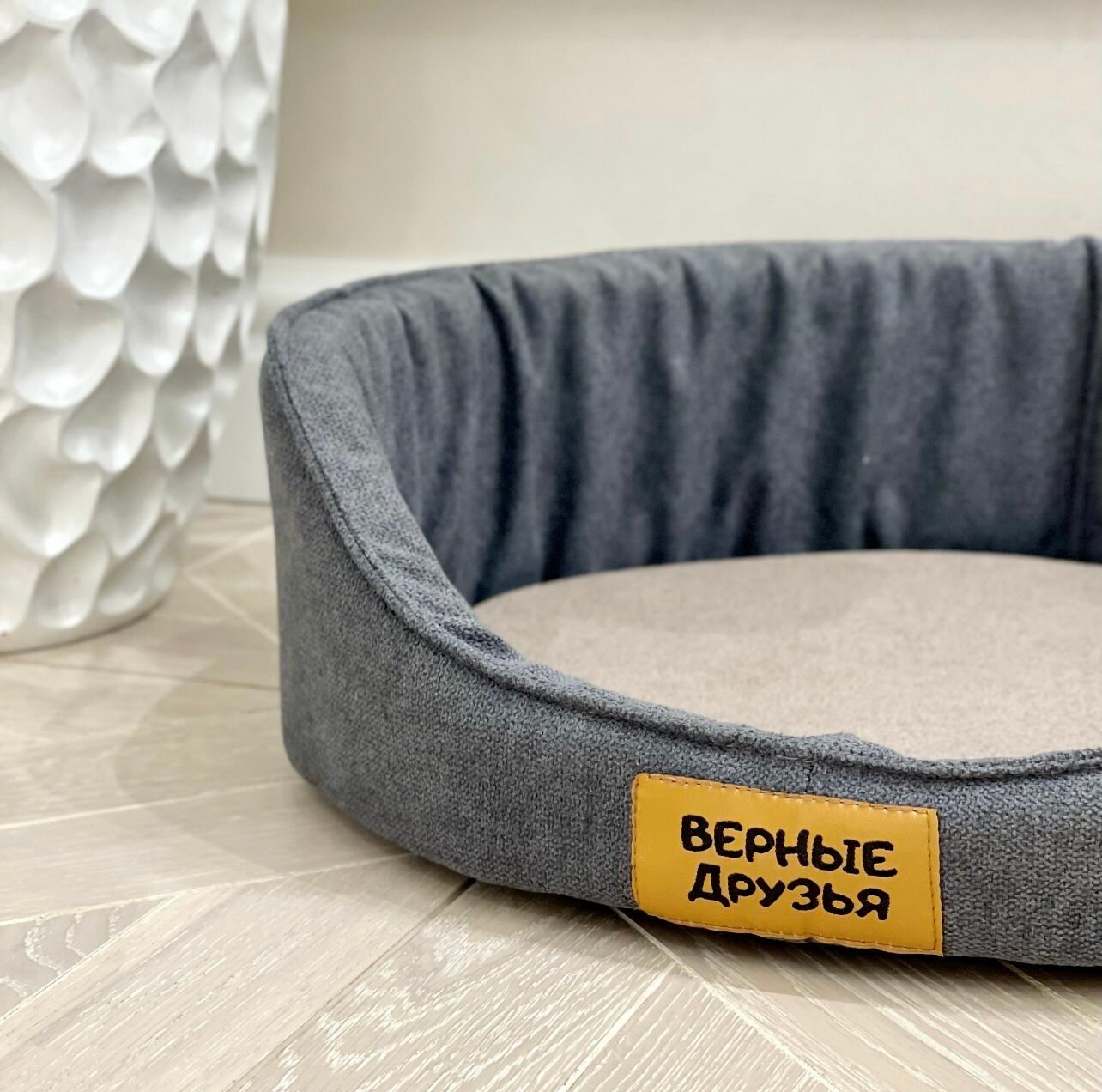 GLG Лежанка для кошек и собак "Афина". Графит, S. Размер 42х35х14 см. — фото 1