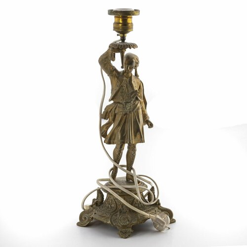 Лампа настольная в виде фигуры сипая (воина колониальной Индии) на постаменте с изображением индийских божеств
