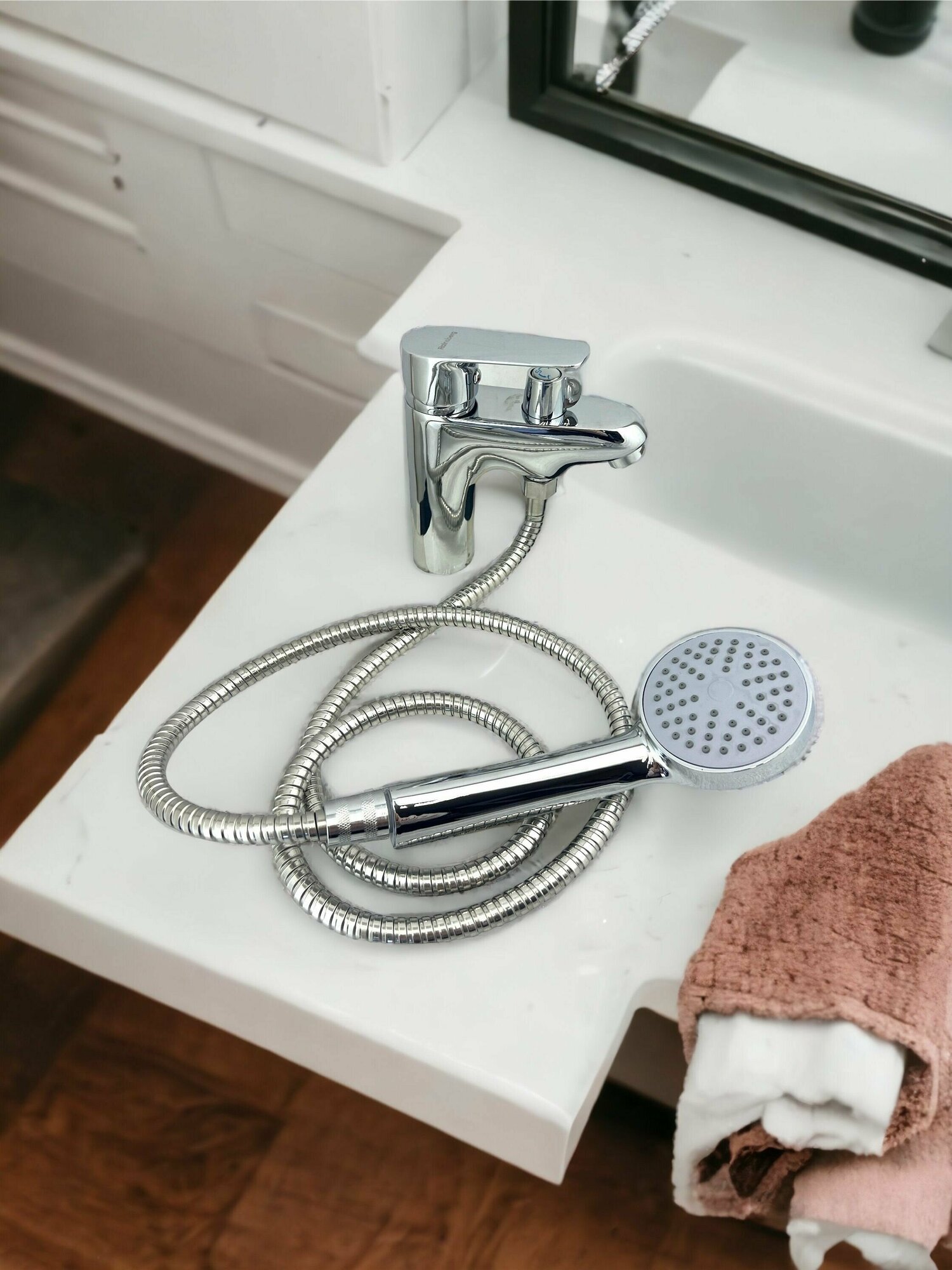 фото Смеситель для раковины с душевой лейкой Rainsberg 160 мм, цвет глянцевый хром