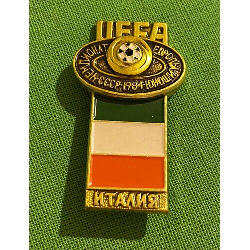 Знак «UEFA. Чемпионат Европы мира по футболу 1984 г. - Италия»