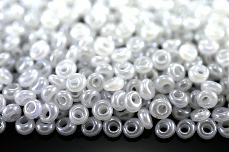 Бисер японский TOHO Magatama 3мм #0141 снег, цейлон, 5 грамм