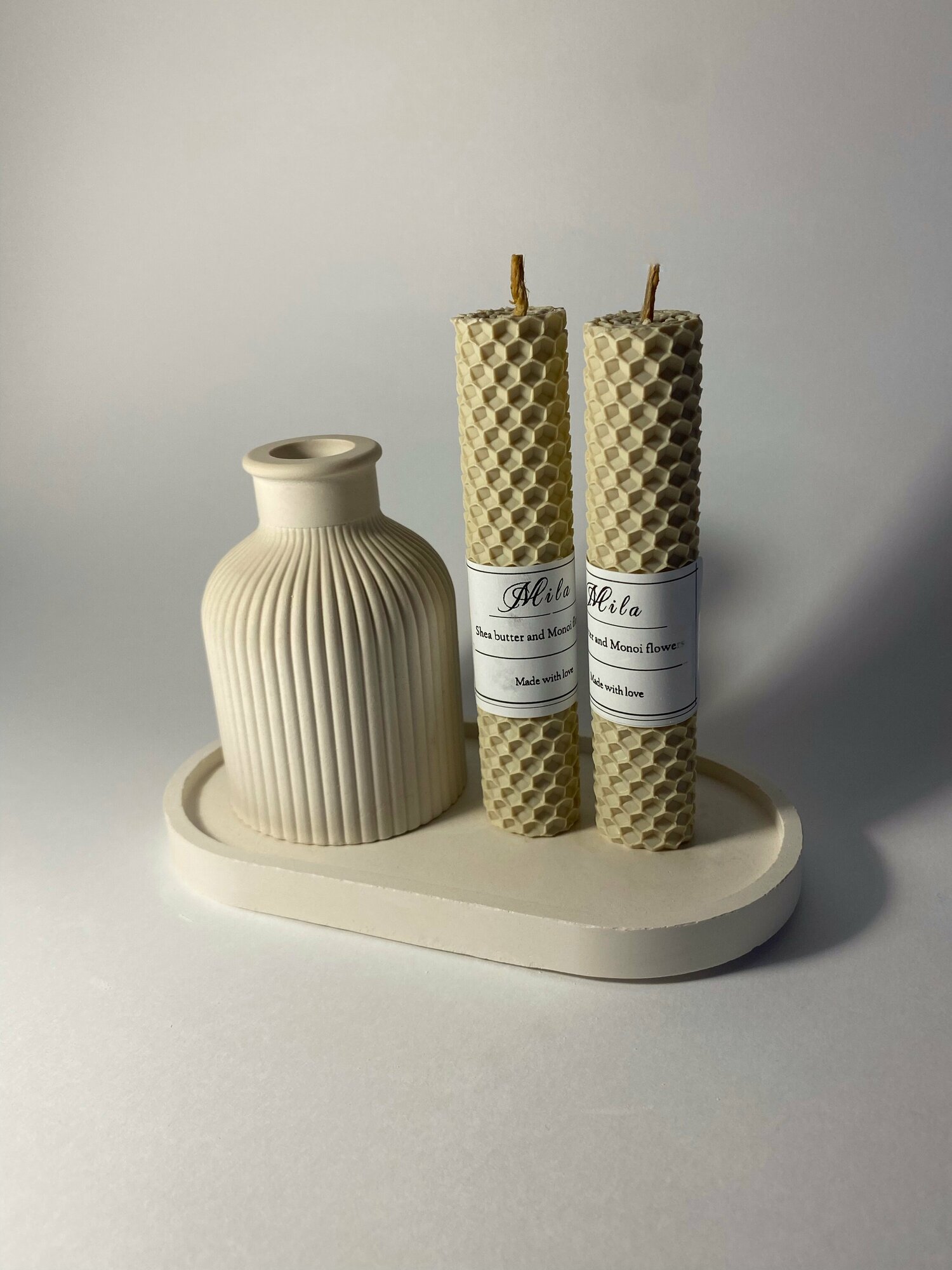 "Подарочный набор для дома" - ваза и поднос из гипса, свечи из вощины
