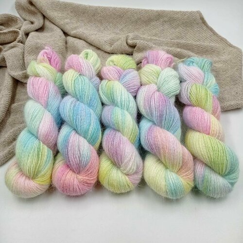 фото Пряжа ручного окрашивания wonder yarn "радужный единорог"