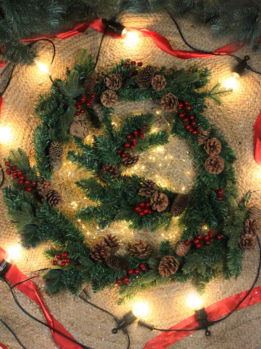 фото Еловая гирлянда с шишками и ягодами, 210см