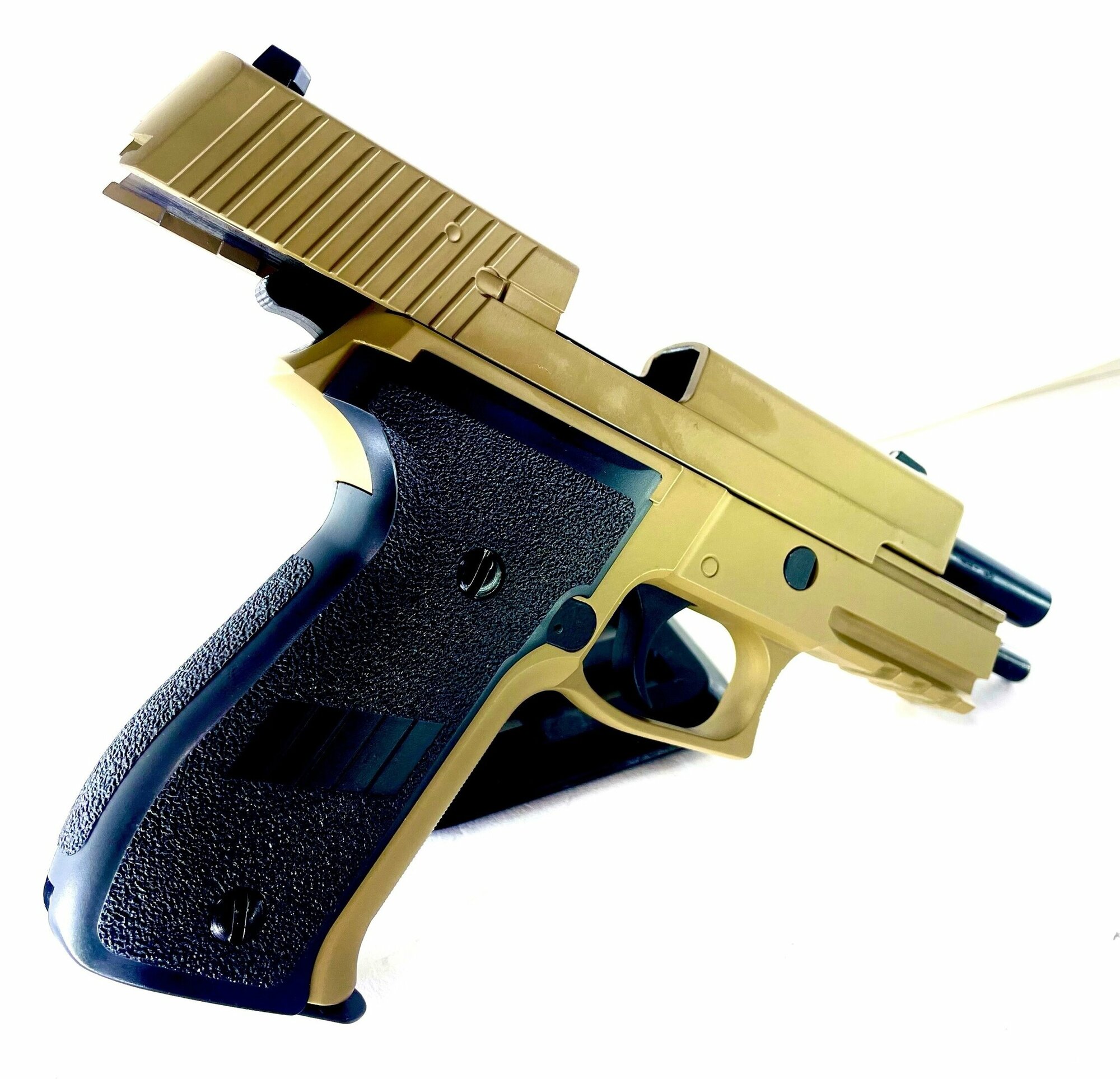 Пистолет WE SigSauer P226 Mk.25 TAN GGBB (GP431(TAN))