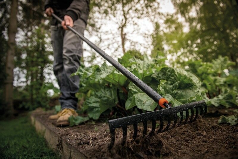 Грабли зубчатые FISKARS Solid 135064 (1014917)