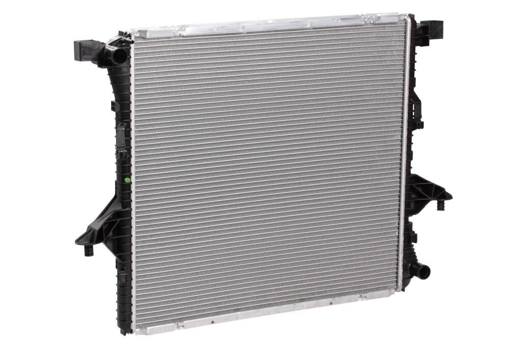 Радиатор охлаждения для автомобилей Volkswagen Amarok (09-) LRc 182H LUZAR