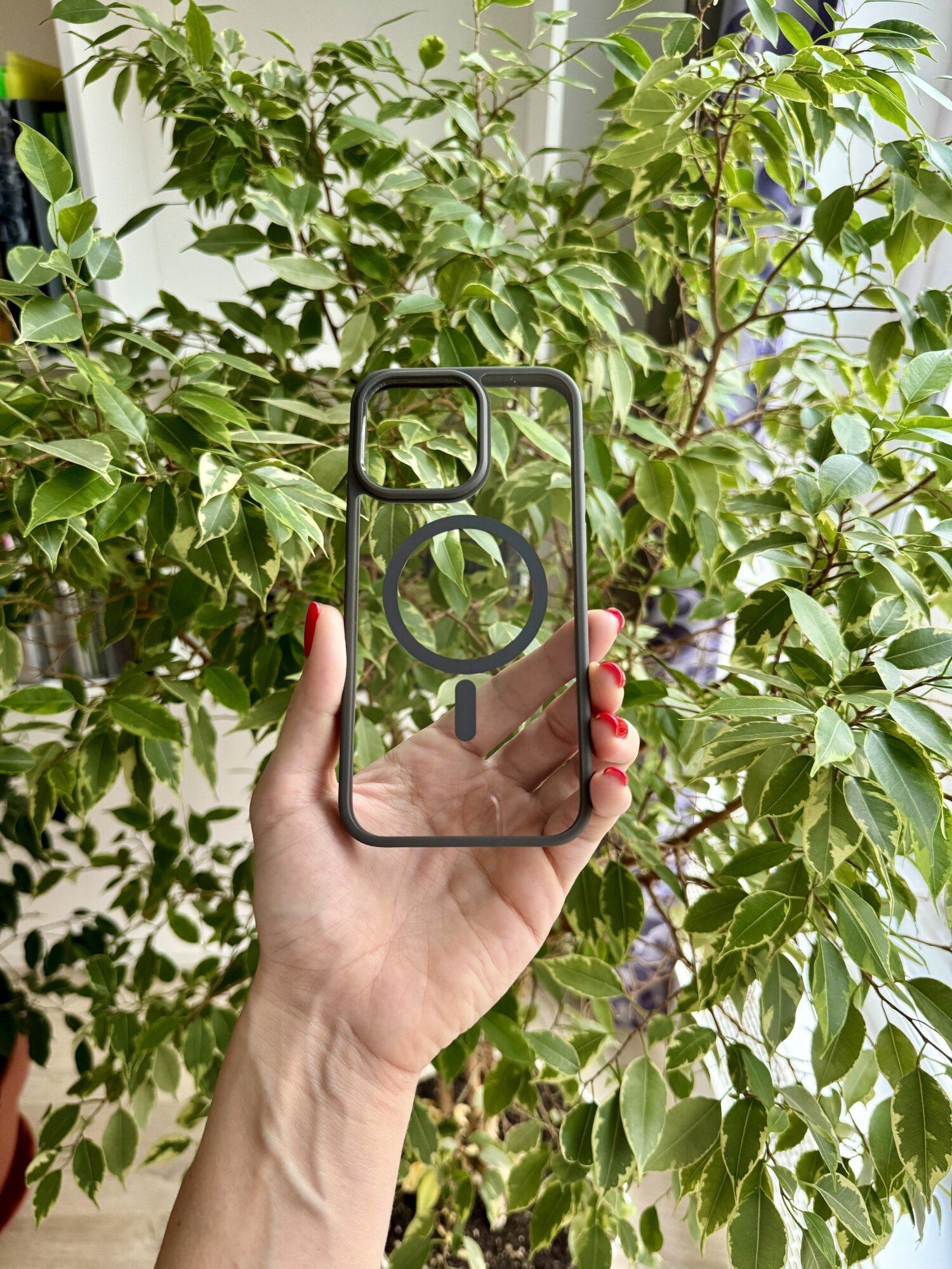 Чехол на IPhone 15 Pro MAX (MagSafe) / Айфон 15 Про Макс прозрачный с силиконовым кантом Crystal MagSafe Case (Серый) — фото 1