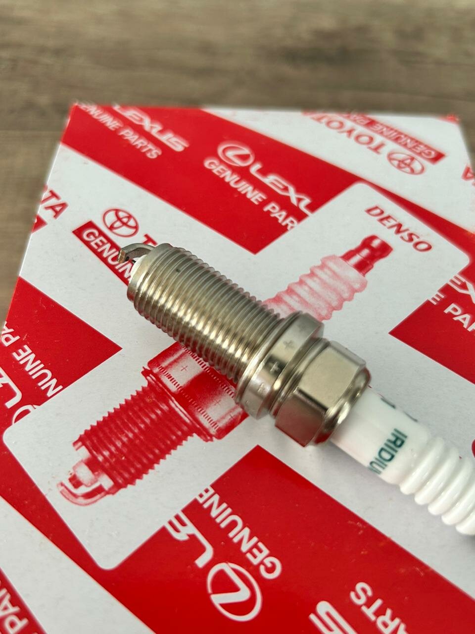 Свеча зажигания TOYOTA 90919-01233 1 шт.