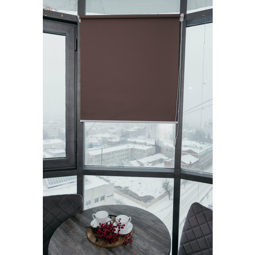 Рулонная штора коричневая на окна 45 (ширина) Х 140 (высота).