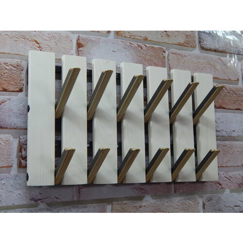 Настенная вешалка деревянная с магнитными крючками белая с белыми крючками