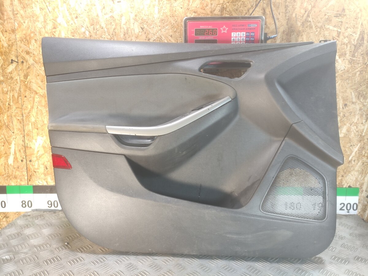 Обшивка двери передней левой FORD Focus 2011-2019 1797075