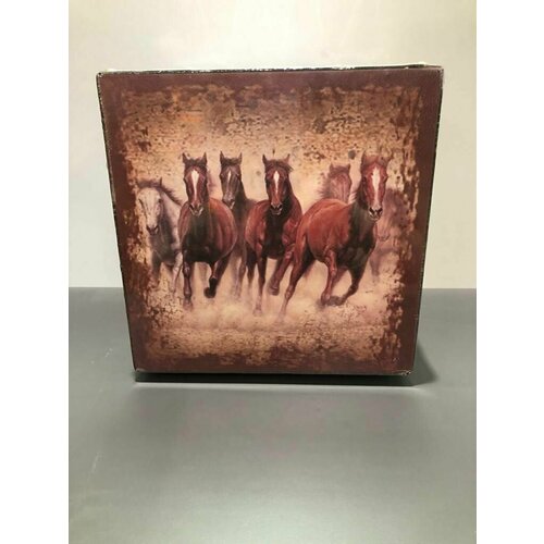 Статуэтка-Шкатулка-табун коней