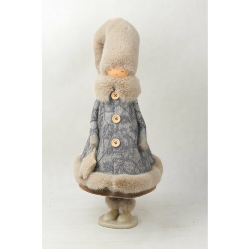 Фигурка декоративная Девушка в сером пальто -4