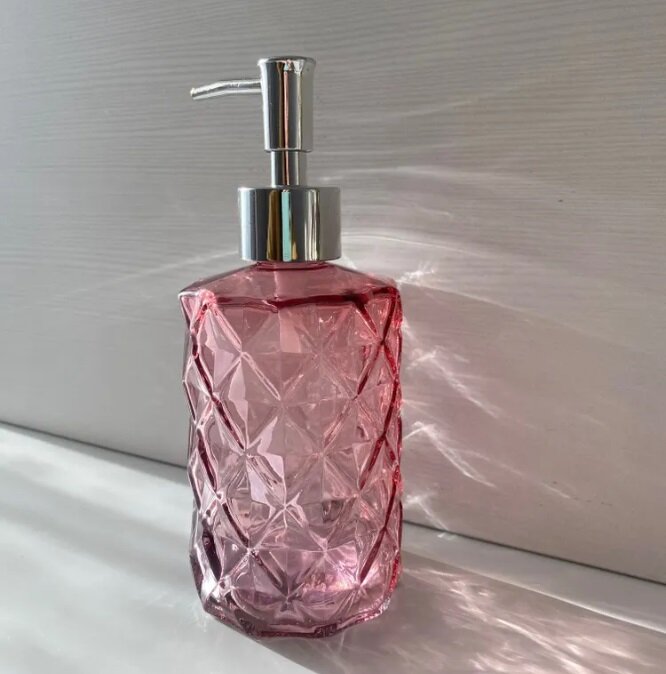 фото Диспенсер дозатор для жидкого мыла розовый 400 мл