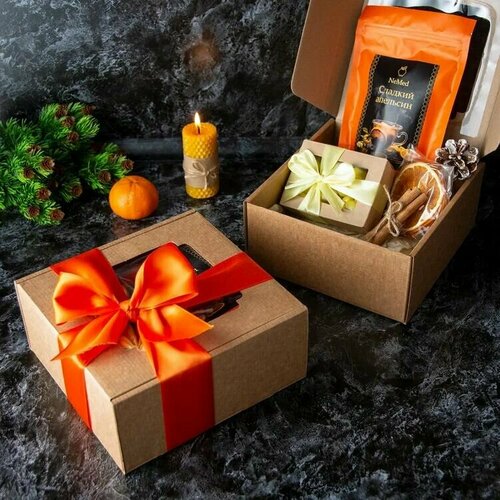 Подарочный набор для Воспитателя с миндалём в цитрусовой йогуртовой глазури, апельсиновыми дольками, чаем и палочками корицы
