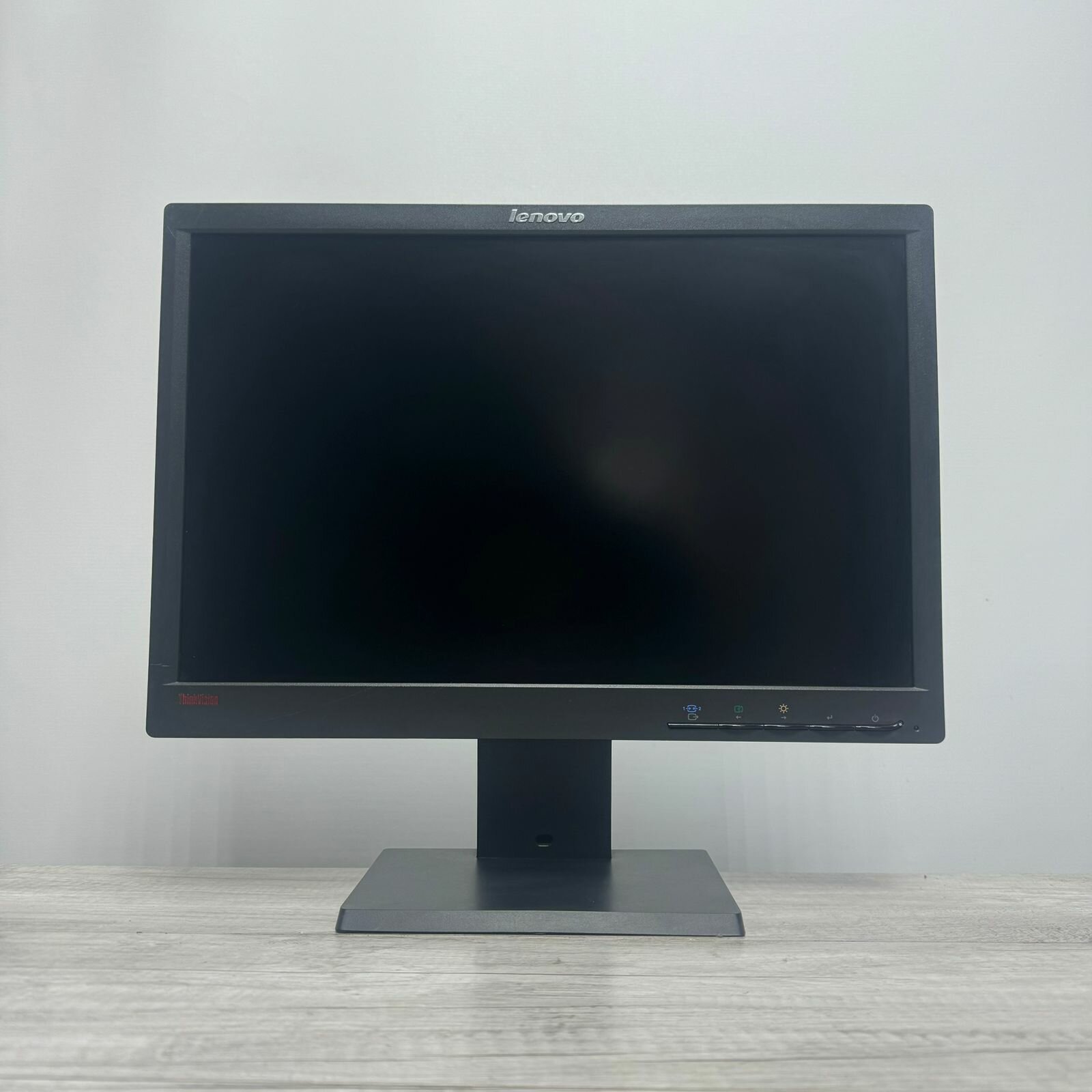 19" Монитор Lenovo ThinkVision L1951p, 1440x900, 76 Гц