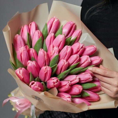 Букет живых цветов из 11 розовых Тюльпанов