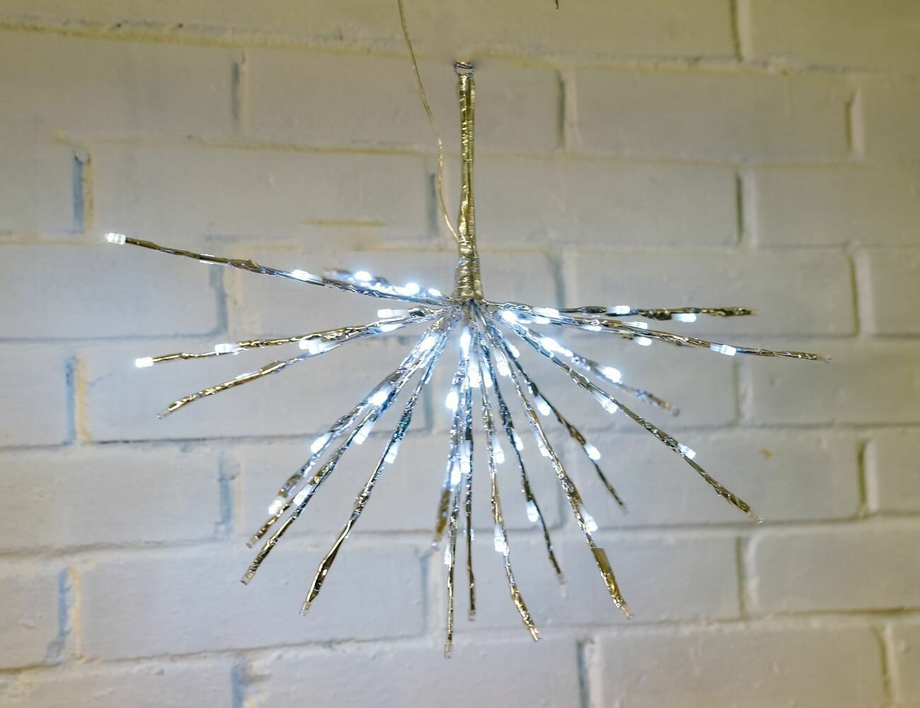 фото Светящаяся композиция ёжик мерцающий, 20 лучей, 60 теплых белых и 20 мерцающих холодных белых LED ламп, 40 см, SNOWHOUSE TB-40-WW/W