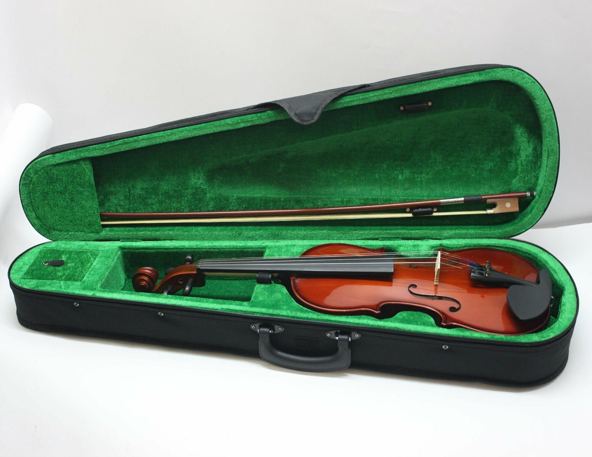 MV-003 Скрипка 1/2 с футляром и смычком, Carayа